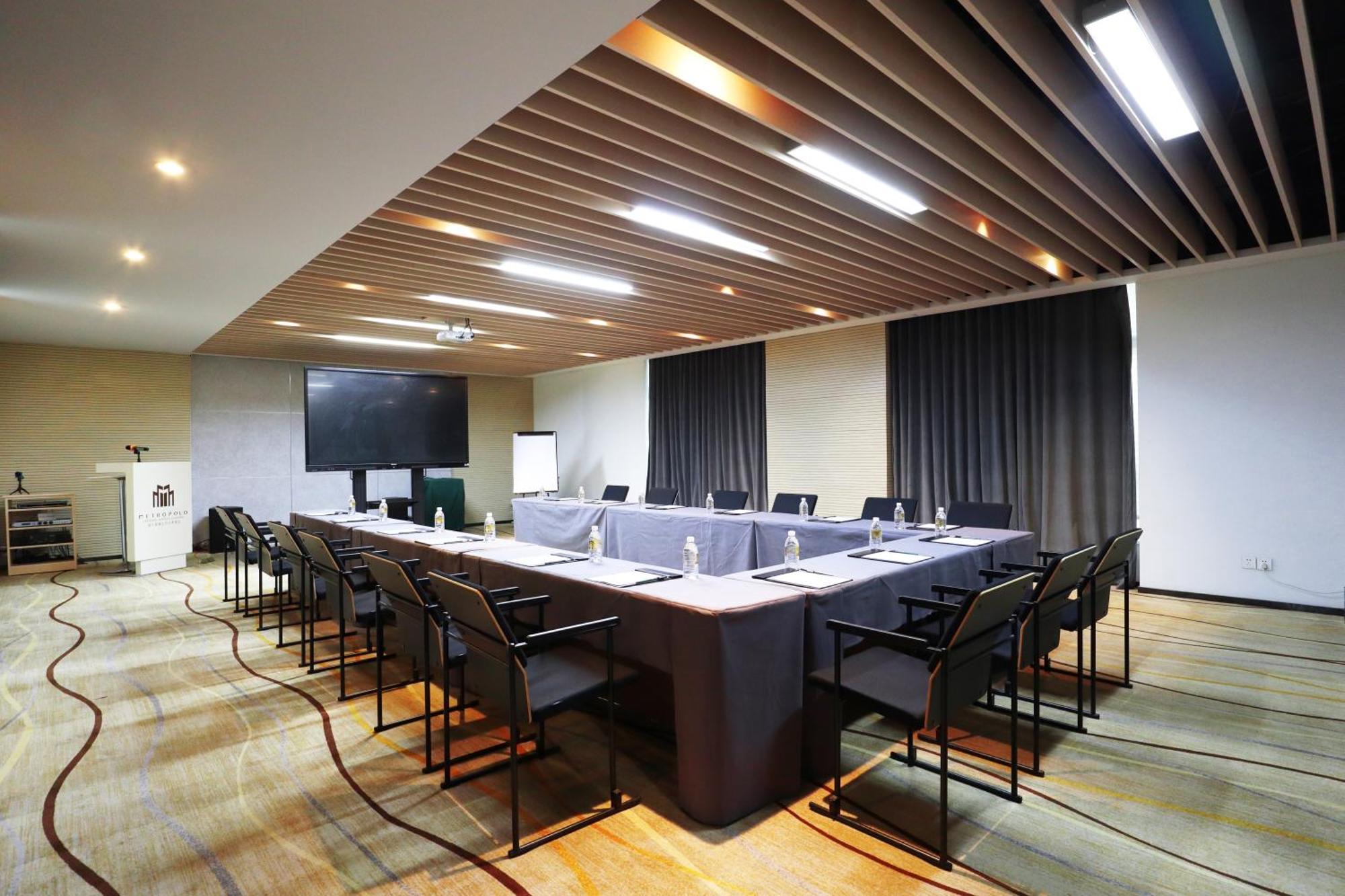 Metropolo Dahua Hotel 4*
